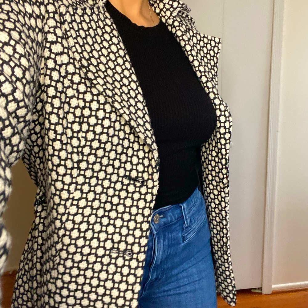 Black And White Patterned Short Jacket - image 5